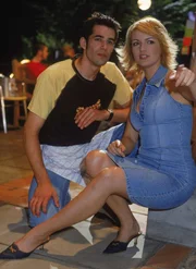 Florians (Jo Weil) attraktive Mitbewohnerin Yvonne (Sylvia Agnes Muc) zeigt sich sehr interessiert an Florians neuem Kollegen Peter Berger.
