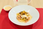 Kabeljau mit Schmorfenchel, Garnelen, Karottenchips und Krustentierschaum, Finalgericht von Florian Wüllscheidt
