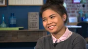 Phannita (Bild) ist auf der Suche nach ihrem Vater und setzt all ihre Hoffnung in Julia Leischik.