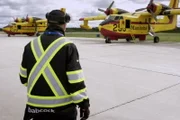 Profis am Limit Rettung Flugzeugingenieure sorgen dafür, dass Löschflugzeuge in bestem Zustand sind.