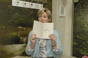 Susanne (Heike Jonca) wartet aufgeregt im Café und hofft darauf, dass Armin nicht in die Falle getappt ist, die sie ihm gestellt hat ...