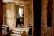 Neuanfang im Hunsrück: Gesine und Alex wollen das Gebäude der ehemaligen Posthalterei im rheinland-pfälzischen Hundheim in ein kleines Kulturzentrum verwandeln.