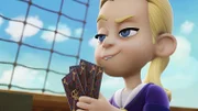 Aline und ihr Bruder Gustav haben ein cooles Kartenspiel aufgetrieben, in das im Nu alle Schüler vernarrt sind.