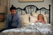 Marshall und Daphne müssen sich mit einem blinden Passagier auf ihrer Reise auseinandersetzen, während Ted (Josh Radnor, l.) und Cassie (Anna Camp, r.) versuchen, einen Trip zum Leuchtturm zu genießen.