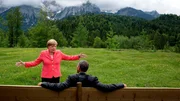 Angela Merkel im Gespräch mit US-Präsident Barack Obama beim G7-Gipfel auf Schloss Elmau. Angela Merkel im Gespräch mit US-Präsident Barack Obama beim G7-Gipfel auf Schloss Elmau.