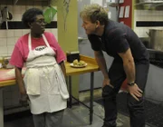 Gordon Ramsay (r.)