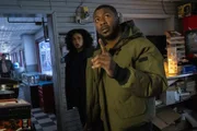 Sheryll Barnes (Roxy Sternberg, l.); Ray Cannon (Edwin Hodge, r.)