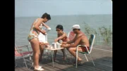 Familie und Freunde verbringen gemeinsam einen Urlaub