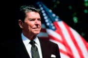 Ronald Reagan with US flag, 1986.