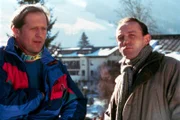 "Stockinger", "Spuren in den Tod." Einmal im Jahr verbringen vier Freunde ihren Urlaub in den Bergen. Doch diesmal endet die Abfahrt ausgerechnet für den besten Skifahrer der Gruppe tödlich. Stockinger glaubt nicht an einen Unfall und als er bei seinen Ermittlungen tiefer in die absonderliche Freundschaft der Vier vordringt, entdeckt er immer mehr Widersprüchlichkeiten.Im Bild (v.li.): Harald Krassnitzer (Franz Roggosch), Karl Markovics (Ernst Stockinger).