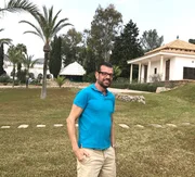 Karl Ploberger, vor der Finca Sa Bassa Blanca.