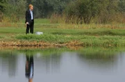 In den Everglades wurden zwei tote Männer gefunden. Horatio (David Caruso) trifft am Tatort ein und ist schockiert über die Brutalität der Morde, die die Handschrift der Russenmafia tragen.