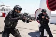 L - R: Sergeant Daniel 'Hondo' Harrelson (Shemar Moore) und Officer Dominique Luca (Kenny Johnson)
