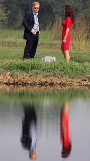In den Everglades wurden zwei tote Männer gefunden. Horatio (David Caruso) und Yelina Salas (Sofia Milos) treffen am Tatort ein und sind schockiert über die Brutalität der Morde, die die Handschrift der Russenmafia tragen.