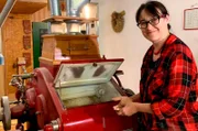Petra Schuster hat vor 13 Jahren die Eisersdorfer Mühle von ihrem Vater übernommen.
