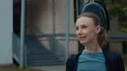 Dr. Elena Kulikova (Masha Tokareva) ist über ihren überraschenden Orchesterrauswurf entsetzt.