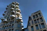 Das „Vertical Nydalen“ in Oslo zeigt, wie Gebäude durch natürliche Belüftung und Erdwärme ohne konventionelle Klimatisierung auskommen können.