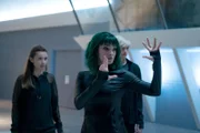 L-R: Twist (Anjelica Bette Felliniin), Lorna Dane (Emma Dumont) and Andy Strucker (Percy Hynes White).