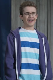 Adam Goldberg (Sean Giambrone)