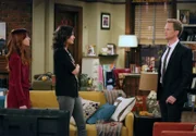 Während des Hochzeitswochenendes im "Farhampton Inn" werfen die Freunde einen Blick sechs Monate zurück: Barney (Neil Patrick Harris, r.), Lily (Alyson Hannigan, l.) und Robin (Cobie Smulders, M.) ...