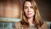 Johansson will, dass Elena (Nadeshda Brennicke) und Paul einen Ferrari des Botschafters stehlen.
