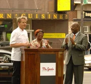 Gordon Ramsay (l.)