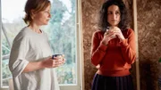 Semir hat Jamila (Sanam Afrashteh, r.) mit ihrer Familie zu sich nach Hause gebracht, seine Frau Andrea (Carina Wiese, l.) versucht das Beste aus der Situation zu machen.
