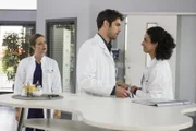 (v.l.n.r.) Eva Ludwig (Sarina Radomski); Dr. Niklas Ahrend (Roy Peter Link); Leyla Sherbaz (Sanam Afrashteh)