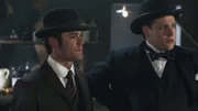 William Murdoch (Yannick Bisson, l.) und Winston Churchill (Thomas Howes, r.)