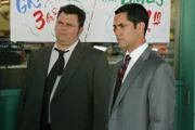 Auf Spurensuche: Det. Nick Vera (Jeremy Ratchford, l.) und sein Kollege Det. Scott Valens (Danny Pino, r.)