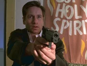 Gegen einen Teufel in Menschengestalt ist Mulder (David Duchovny) machtlos.