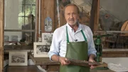 Miguel Herz-Kestranek bei der Verarbeitung von Hadern in der Mörzinger Papiermühle.