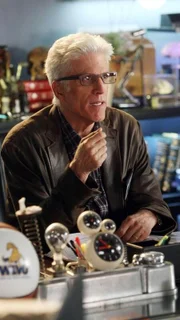 Nach dem Fund eines "herrenlosen" Gehirns kommt das CSI-Team um D.B. Russell (Ted Danson) peu á peu einem makabren Fall von Gehirnaustausch auf die Schliche.