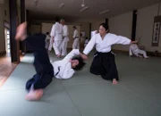 Aikido-Meisterin Yoko Okamoto, 6. Dan, demonstriert Aikido in Kyoto