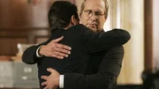Mitch Carroll (Chevy Chase, re) lässt sich von Rechtsanwalt Rosenthal (Todd Gearhart) beglückwünschen.