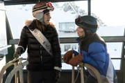 In Nadines (Lena Dörrie, l.) Augen ist niemand gut genug für ihren Bruder - auch nicht seine große Liebe Julia (Sylta Fee Wegmann, r.).