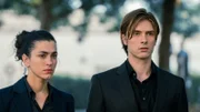 Louna Lloris (Anna Bardavelidze, l.) und Nicolas Dardenne (Gustav Schmidt, r.) können nichts mehr tun und müssen tatenlos zusehen.