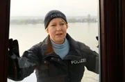 Nele Fehrenbach muss die Kaptänin der Fähre davon abhalten, ungebremst in den Hafen zu fahren und so eine verheerende Katastrophe auszulösen.