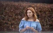 Evie (Eleanor Tomlinson)