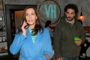 ACHTUNG SPERRFRIST! Die Veröffentlichung dieses Motives ist für alle ONLINE-MEDIEN (außer Programm-Presse) erst ab dem 20.04.2025 frei. Tobias (Jan Kittmann) wird durch Katrin (Ulrike Frank) auf seinen Liebeskummer zurückgeworfen.