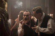 Marcel Jamet (Robinson Stévenin) ist nach dem Ende des Krieges überzeugter Kapitalist und cleverer Geschäftsmann geworden. In Paris eröffnet er das Edelbordell „122“, das er in den 1920er und 1930er Jahren zum Treffpunkt von Politikern, Militärs und internationalen Stars macht.
