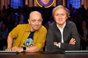 Rateteam-Kapitän Bernhard Hoëcker und der Fernsehmoderator und Humorist Pierre M. Krause bilden ein Rateteam.