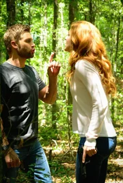 Verzweifelt versucht Julia (Rachelle LeFevre, r.), Barbie (Mike Vogel, l.) die Augen zu öffnen - mit mäßigem Erfolg ...