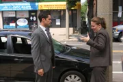 Scott (Danny Pino, l.) und Anna (Robin Weigert, r.) besprechen die weitere Vorgehensweise im aktuellen Fall ...