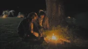 Michiel (Boris Van Severen) und Asim (Saïd Boumazoughe) reden auf ihrem Weg viel über die Vergangenheit. Die Suche nach Lisa ist für die Gruppe aufwühlender, als gedacht.