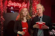 In der heutigen Kurzstrecke holt Pierre M. Krause die Satirikerin Sarah Bosetti aus dem extra 3 NDR-Studio ab. Und was macht man abends in Hamburg, wenn man müde vom Auftritt ist? Richtig! Abgelaufene Brezeln essen und an der Reeperbahn Beerpong spielen! Vielleicht fällt Sarah Bosetti wirklich auf Menschen rein, aber hey... immerhin ist die Folge ohne zugesetzten Zucker!