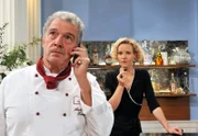 Natascha (Melanie Wiegmann, r.) ist entschlossen, ihren Racheplan gegen André (Joachim Lätsch, l.) durchzuziehen.