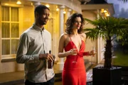 Pete (Alfred Enoch) und Becka (Jessica De Gouw)