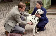 Tristan (l., Callum Woodhouse) und Florence Pandhi (r., Sophie Khan Levy).