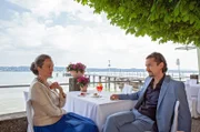 Die Polizei hat die Schmugglerroute der Mafia über den Bodensee ausgehoben. Gianni Becetti (Irina Wanka, l.) und ihr Neffe (Emilio Pucci, r.) besprechen ihre Strategie.